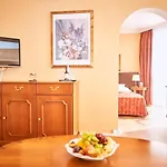 Cliff Ruegen Hotel