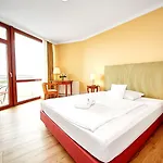 Cliff Ruegen Hotel 4*